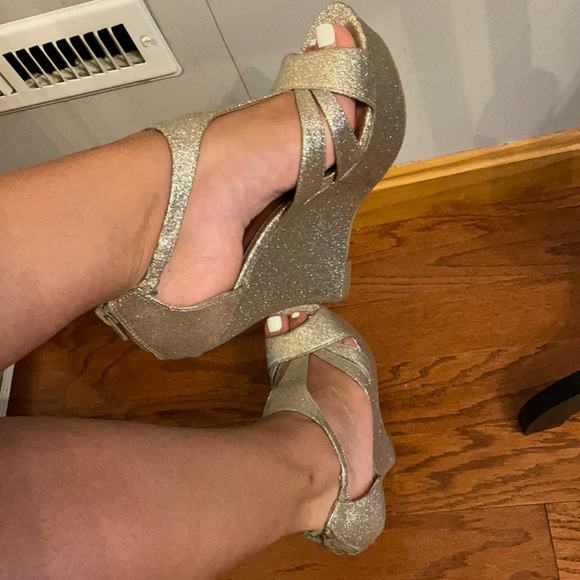 Size 8 bronze‎ glitter wedges - Picture 4 of 6